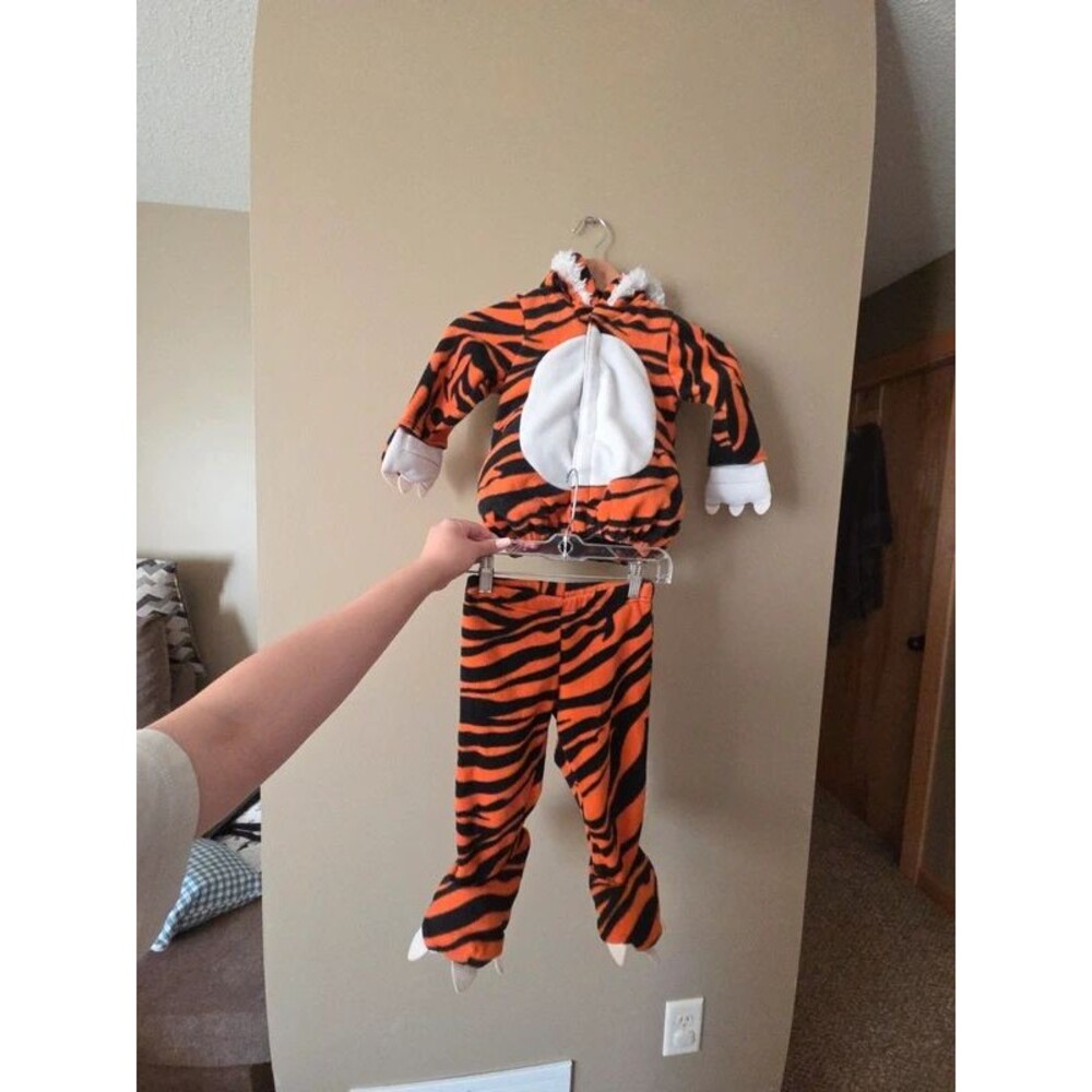 Old navy tiger costume kids